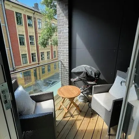 Modern In Trendy And Central Gruenerlokka